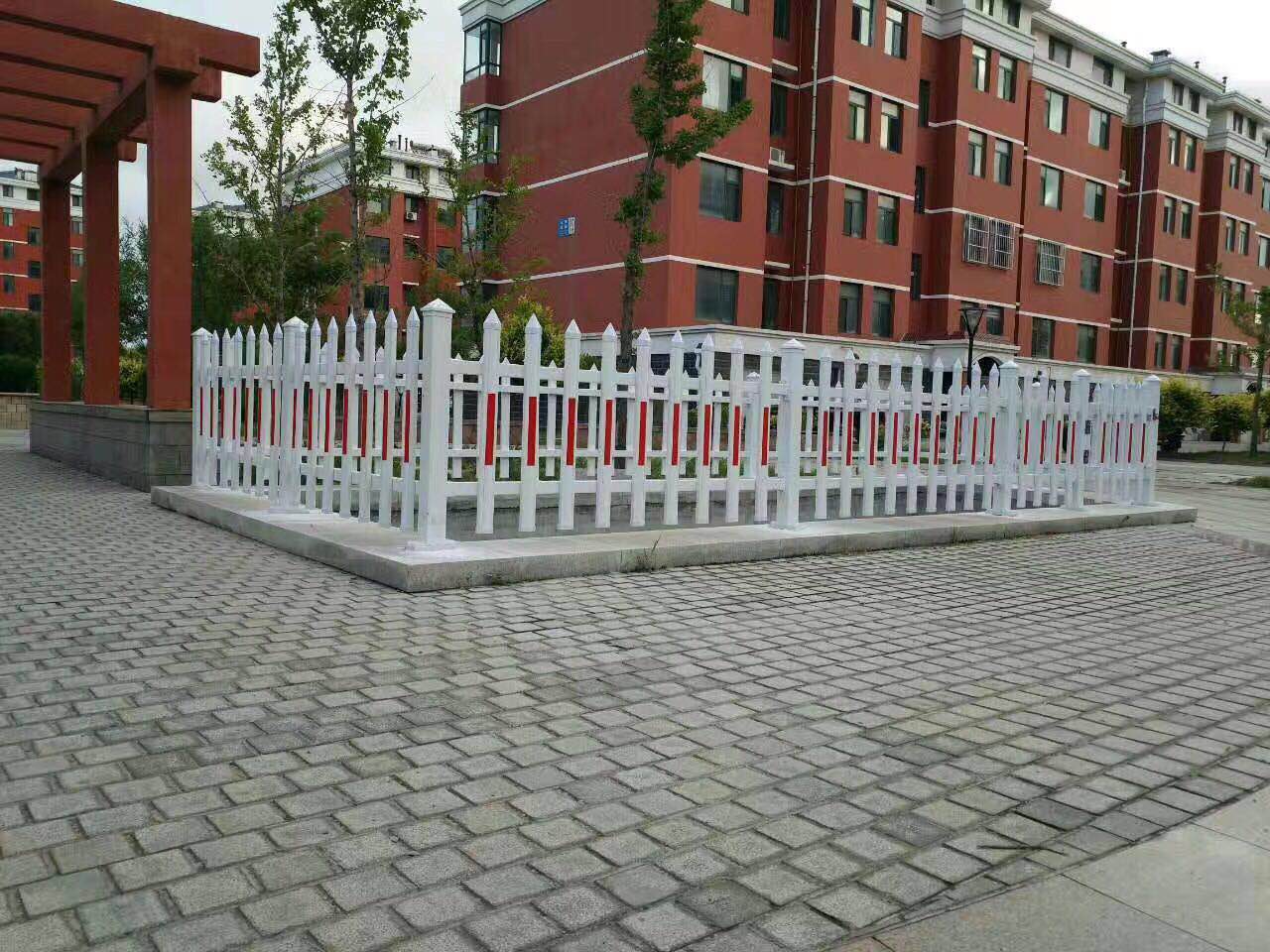 pvc護(hù)欄，鋅鋼護(hù)欄專(zhuān)業(yè)供應(yīng)商